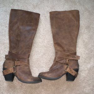 Fergie Brown leather distressed boots 7